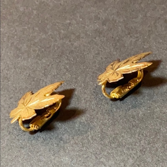 Vintage ENCO Sterling Gold Maple Leaf Earrings - Picture 3 of 10